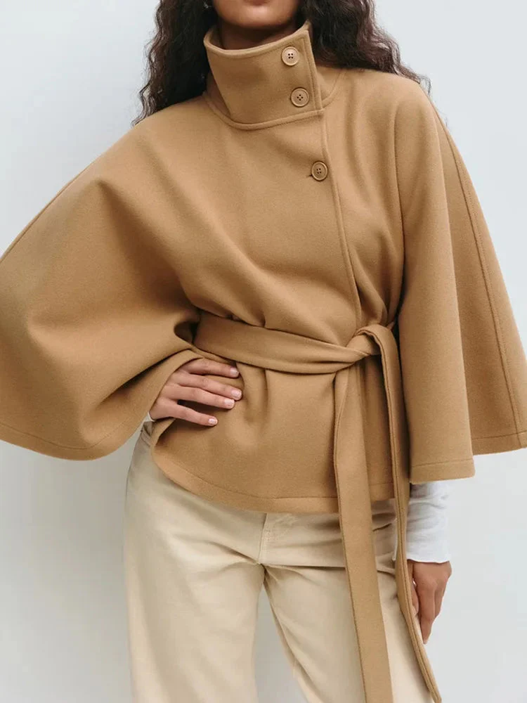 Cappotto a Mantella dal Design Elegante da Donna | Lirena - Image 7