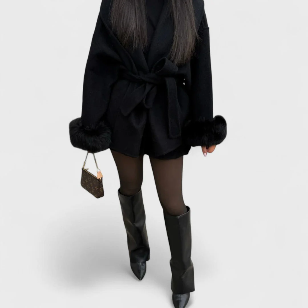 Cappotto Elegante in Lana Morbida Per Donna | Zirela - Image 3
