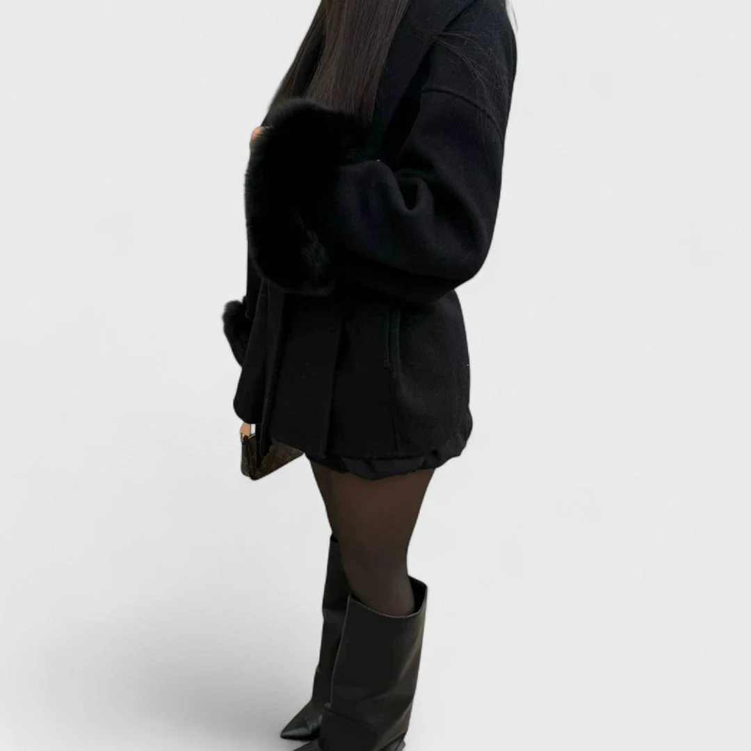 Cappotto Elegante in Lana Morbida Per Donna | Zirela - Image 4