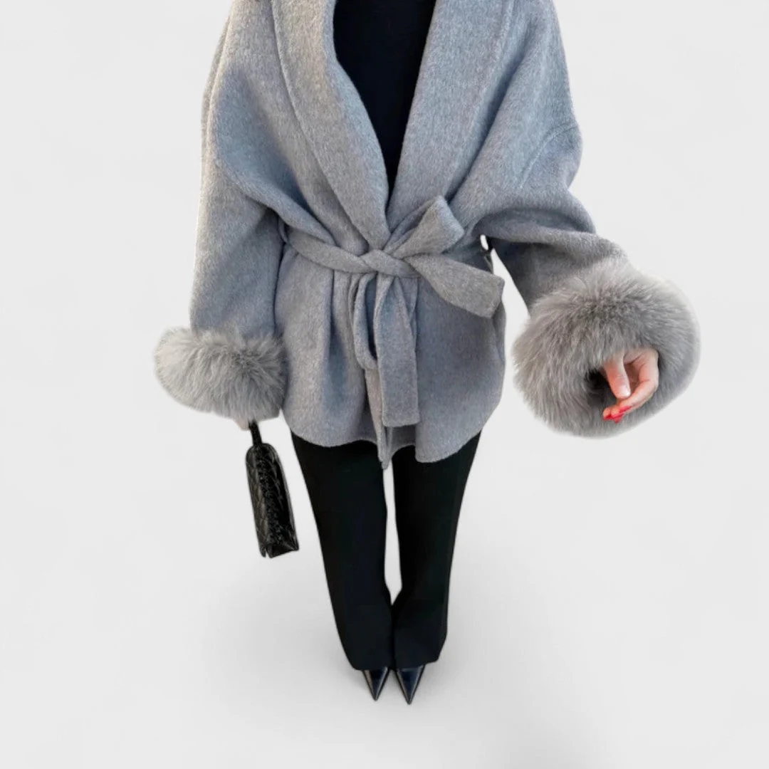 Cappotto Elegante in Lana Morbida Per Donna | Zirela - Image 5