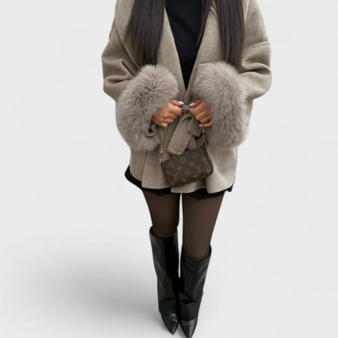 Cappotto Elegante in Lana Morbida Per Donna | Zirela - Image 7